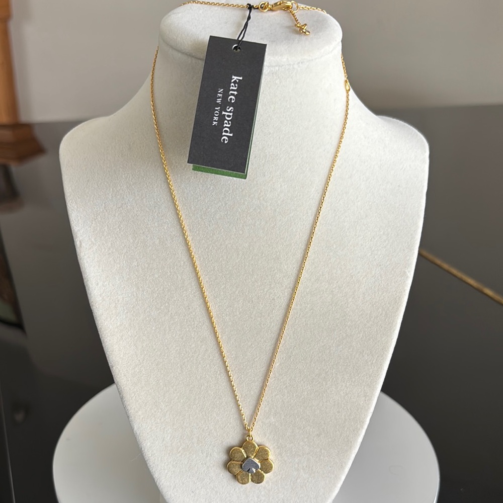 ♠️ Kate Spade New York Gold Floral Pendant Necklace ♠️